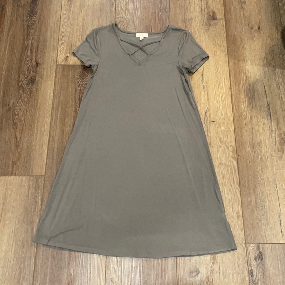 Short sleeve criss cross neck dress